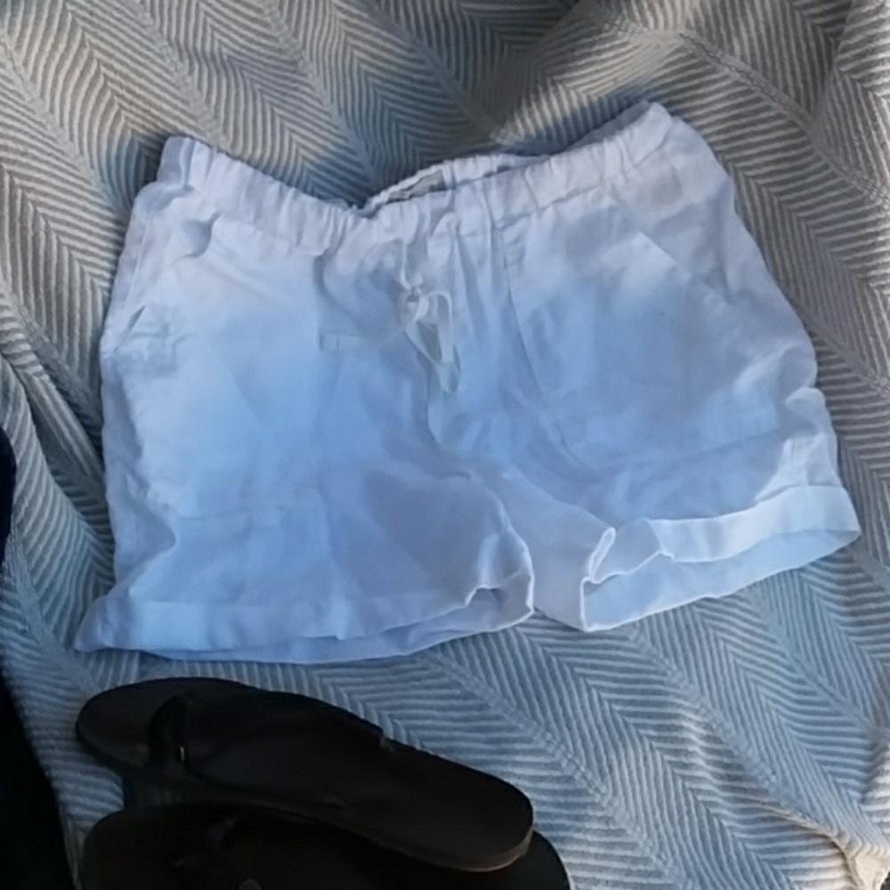 Comfy linen shorts